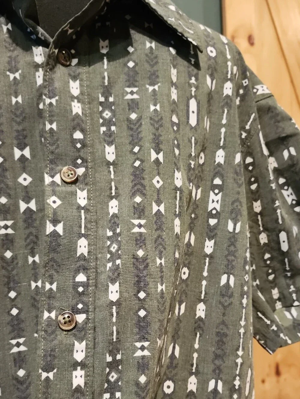 Casual Short-Sleeve Button-Down Shirt - Olive Green Pattern